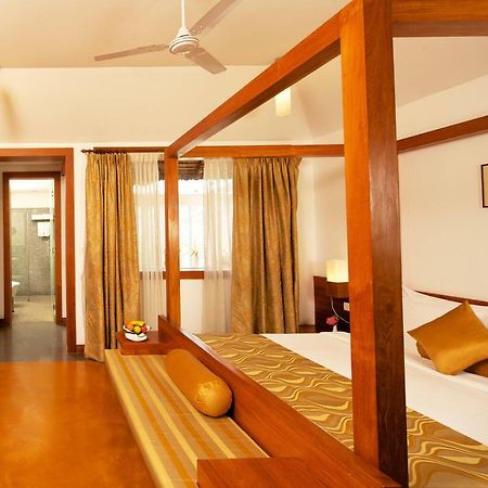 Le Pondy Otel Pondicherry Dış mekan fotoğraf